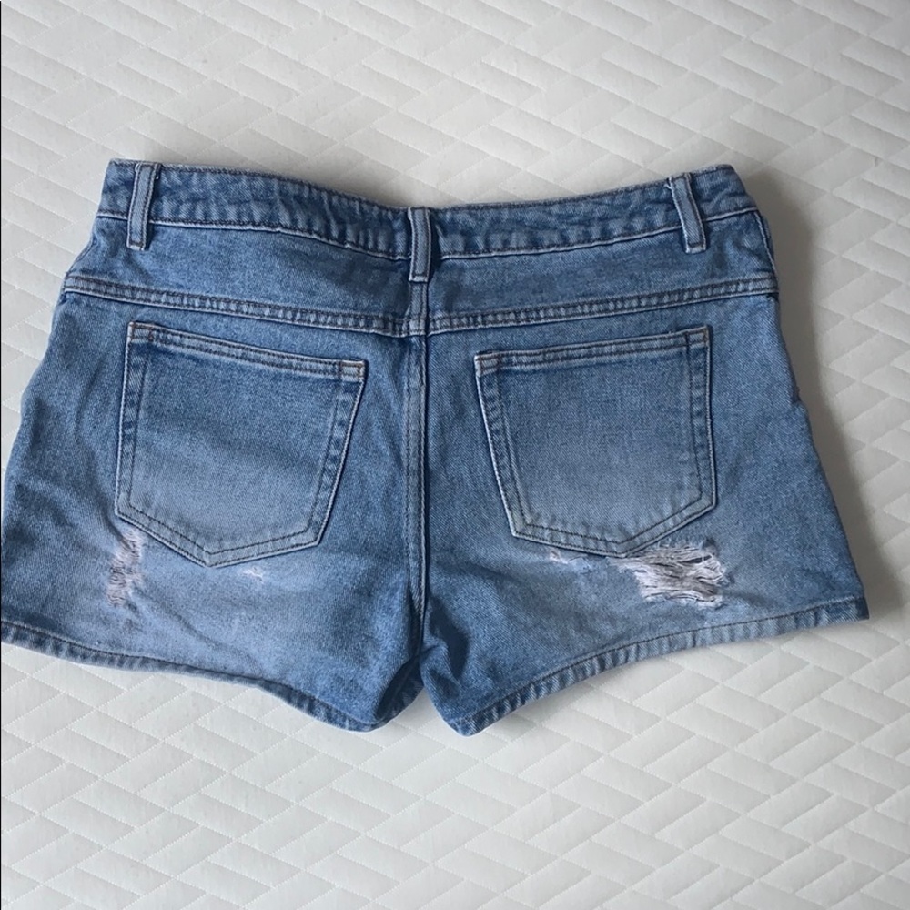 Light wash No Boundaries Jean shorts